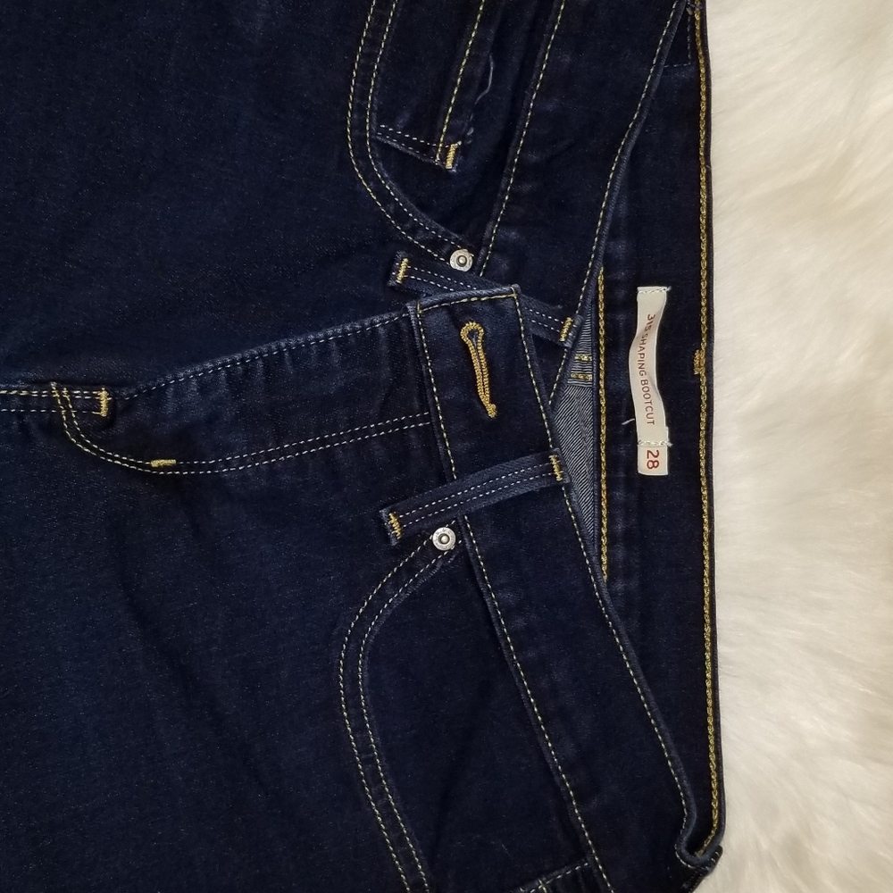 🆕️🆕️ NWOT LEVI'S SHAPING BOOTCUT JEAN'S 🦋 - Picture 4 of 6